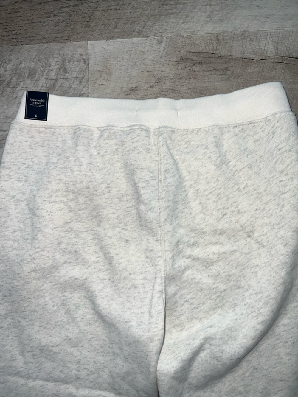 NEW Abercrombie & Fitch Cream Joggers with Logo - Picture 6 of 7